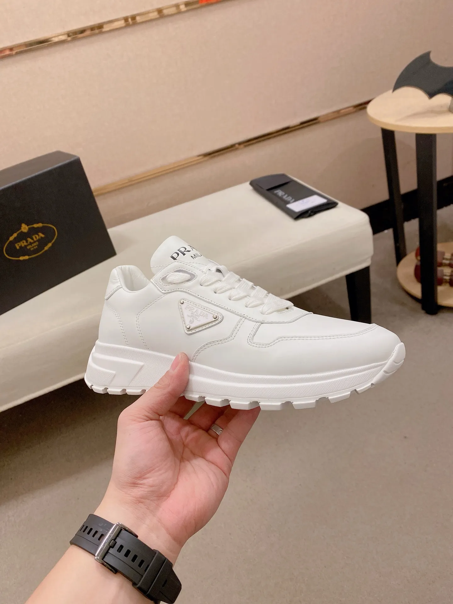 Factory price 600💰 ✔️✔️✔️Higher version High-quality new PRADA (Prada) counters are on the market at the same time. The new men's shoes and 😘fabrics are made of selected first-layer cowhide with superb craftsmanship. Lining: Full cowhide lining. 👍🏿 High-end ☄️ air-cushion molded anti-slip rubber outsole, exquisite lines, simple and elegant, comfortable and high-end for leisure travel. Code number: 38 to 44. 45.46 customized